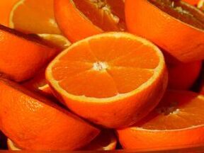 a vitamina C contida nas laranjas é eliminada pela nicotina